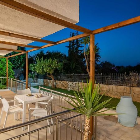Ariadni Suites Karteros Luaran gambar