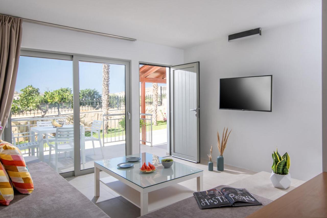 Ariadni Suites Karteros Luaran gambar