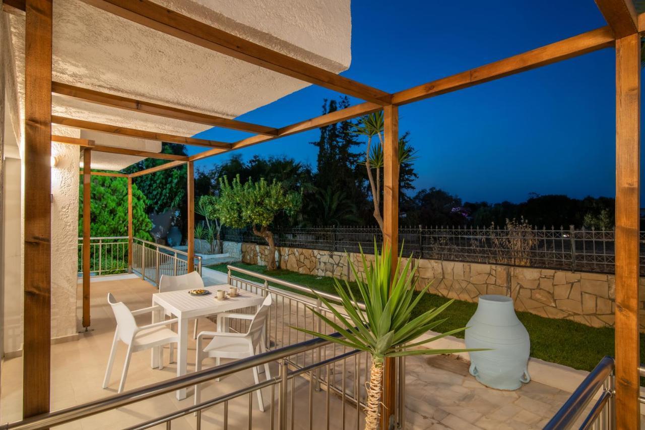 Ariadni Suites Karteros Luaran gambar