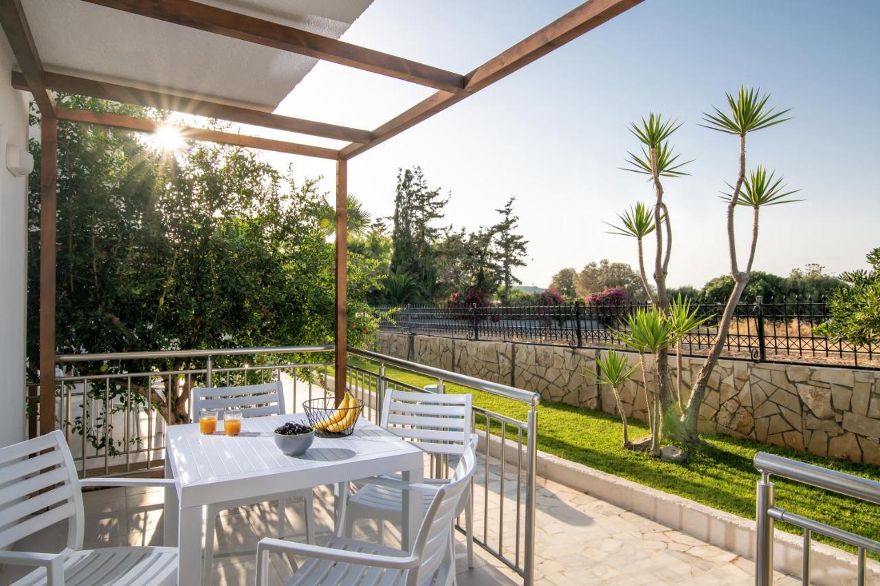 Ariadni Suites Karteros Luaran gambar
