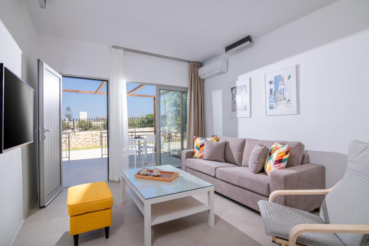 Ariadni Suites Karteros Luaran gambar