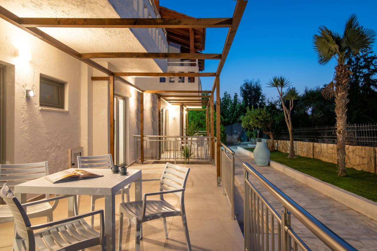 Ariadni Suites Karteros Luaran gambar
