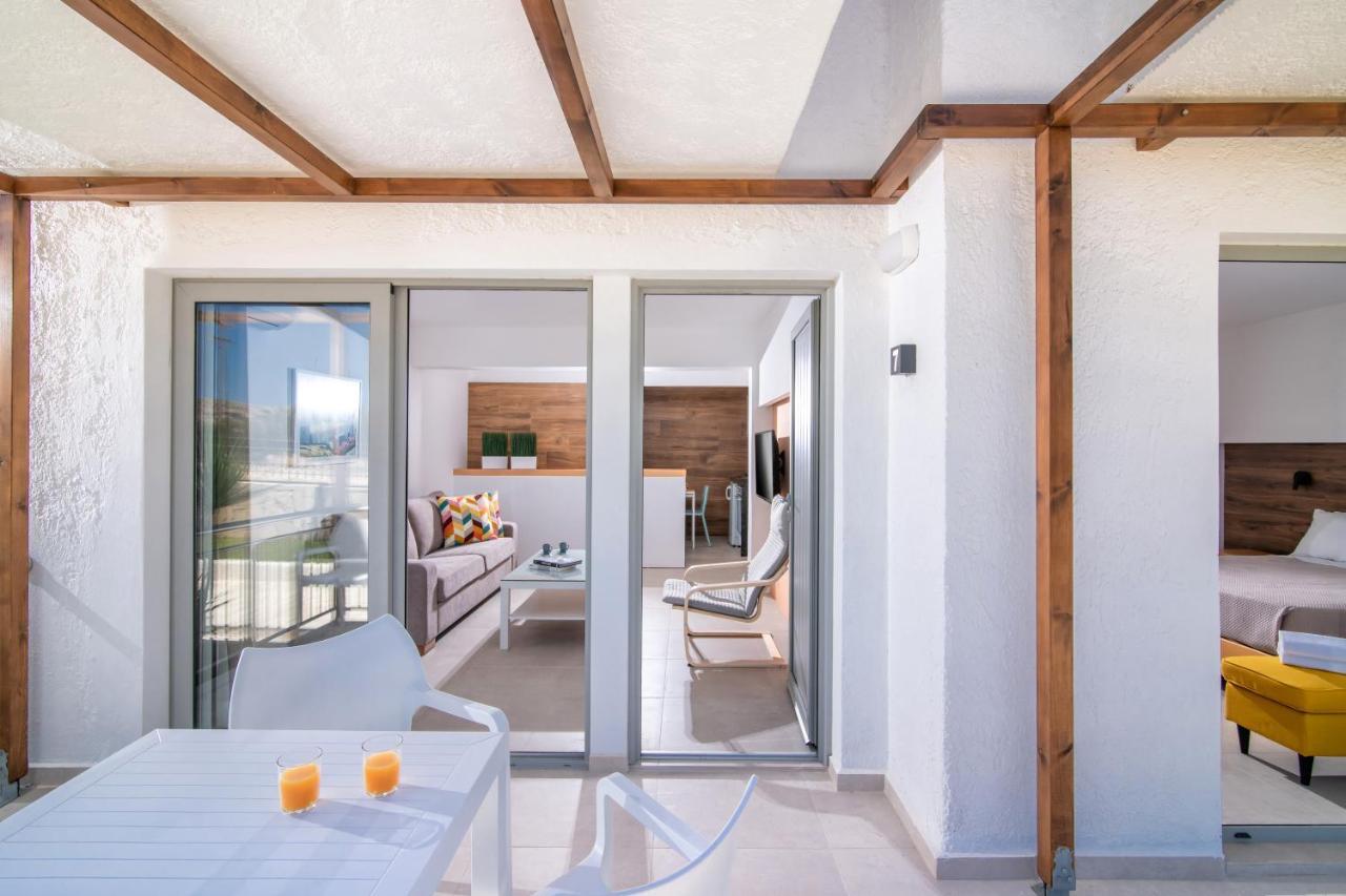 Ariadni Suites Karteros Luaran gambar